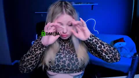 Snapshot of juli_kisss chatting on 4, 3, 2025 juli kisss online show from 4, 3, 2025