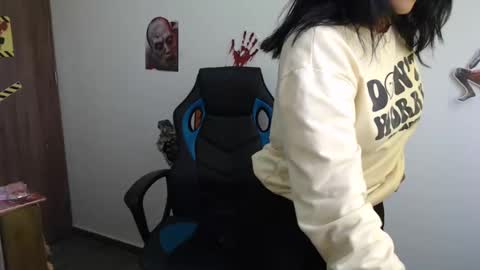 Snapshot of juli_love11 chatting on 4, 1, 2025 JULIETA online show from 4, 1, 2025