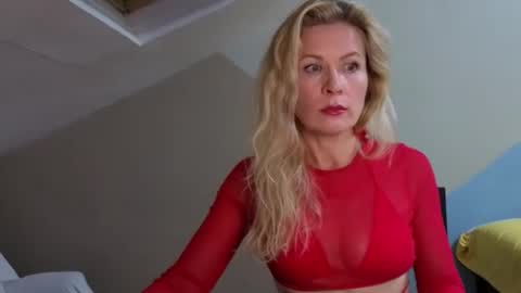 Snapshot of julia_giulia chatting on 25, 10, 2025 julia_giulia online show from 25, 10, 2025