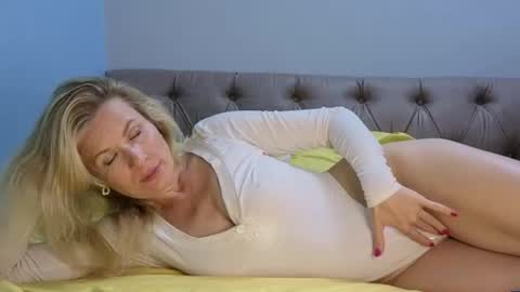 Snapshot of julia_giulia chatting on 30, 10, 2025 julia_giulia online show from 30, 10, 2025