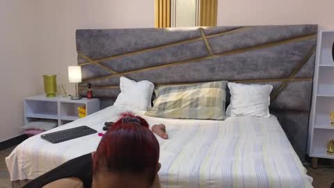 Julia Gomes online show from 4, 3, 2025