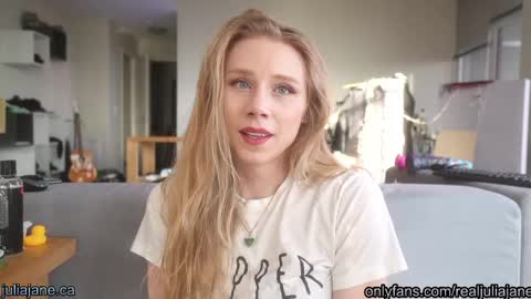 Snapshot of julia_jane chatting on 4, 4, 2026 Julia Jane online show from 4, 4, 2026