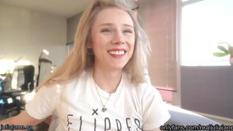 Snapshot of julia_jane chatting on 7, 4, 2026 Julia Jane online show from 7, 4, 2026