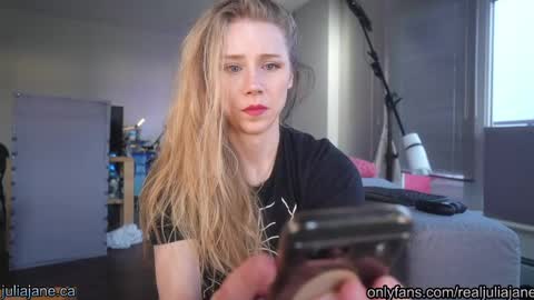 Snapshot of julia_jane chatting on 8, 4, 2026 Julia Jane online show from 8, 4, 2026