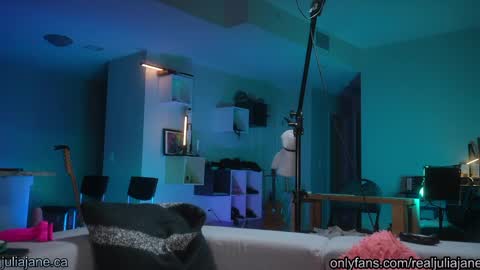 Snapshot of julia_jane chatting on 16, 4, 2026 Julia Jane online show from 16, 4, 2026