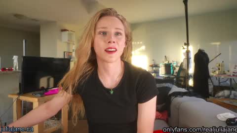 Snapshot of julia_jane chatting on 6, 5, 2026 Julia Jane online show from 6, 5, 2026