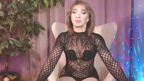 Snapshot of julia_renard chatting on 28, 1, 2025 Julia online show from 28, 1, 2025