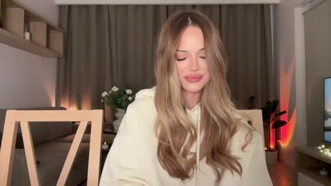 Julia R Le online show from 28, 11, 2025