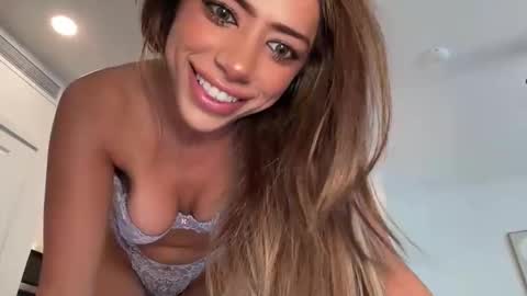 Julia Brooks online show from 18, 11, 2025