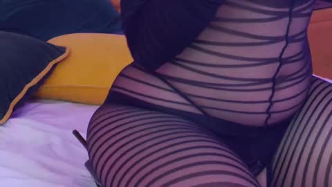 Snapshot of juliaharveyy chatting on 17, 2, 2025 Julia online show from 17, 2, 2025