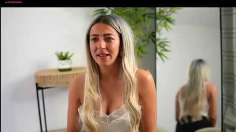 Snapshot of juliahyde chatting on 17, 4, 2026 Julia online show from 17, 4, 2026