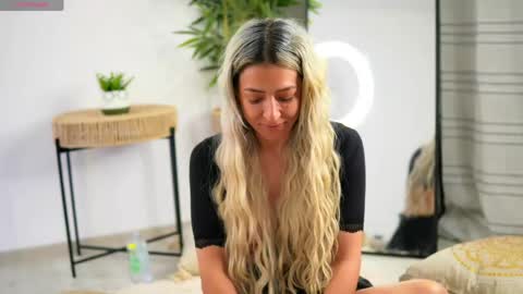 Snapshot of juliahyde chatting on 18, 4, 2026 Julia online show from 18, 4, 2026