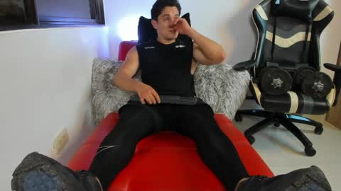 julian_wallace online show from 10, 4, 2026