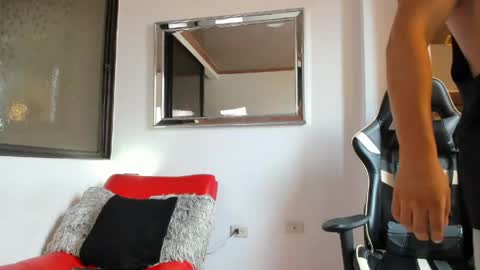 julian_wallace online show from 14, 4, 2026