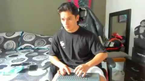 Snapshot of julian_wallace1 chatting on 17, 6, 2026 julian_wallace1 online show from 17, 6, 2026