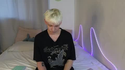 Snapshot of julian_win chatting on 4, 4, 2026 Eren online show from 4, 4, 2026