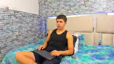 Snapshot of julian_wolf18 chatting on 22, 10, 2025 julian online show from 22, 10, 2025