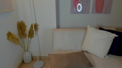 Juli  online show from 6, 3, 2025