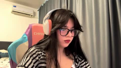 Snapshot of julianesanzo chatting on 25, 5, 2026 MIa online show from 25, 5, 2026