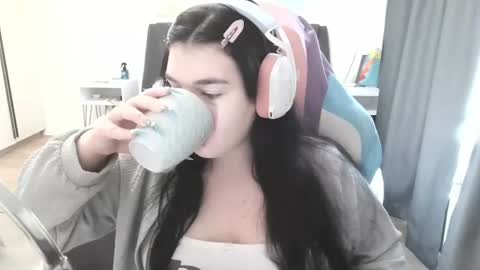 Snapshot of julianesanzo chatting on 19, 6, 2026 MIa online show from 19, 6, 2026
