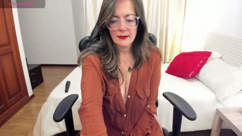 Snapshot of juliannemore chatting on 26, 5, 2026 Fernanda online show from 26, 5, 2026