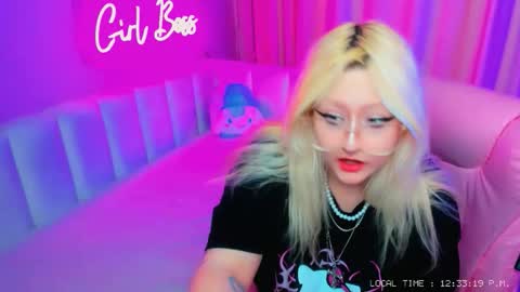 Snapshot of juliasharkk chatting on 11, 11, 2025 JuliaSharkk online show from 11, 11, 2025