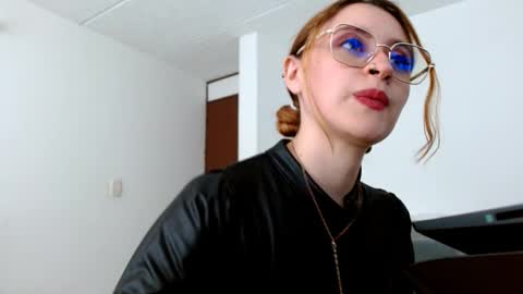 Snapshot of julie_autmn_ chatting on 1, 3, 2026 yules online show from 1, 3, 2026