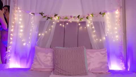 Snapshot of julie_bennet chatting on 5, 2, 2026 Juliet Bennet online show from 5, 2, 2026