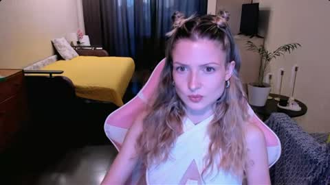 Snapshot of julie_flores chatting on 6, 8, 2026 Julie online show from 6, 8, 2026