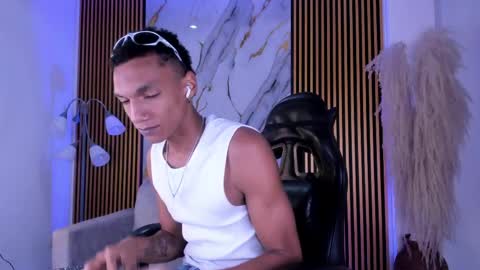 Snapshot of juliensaint_ chatting on 22, 4, 2026 Julien online show from 22, 4, 2026