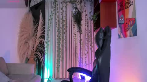 Snapshot of juliensaint_ chatting on 12, 5, 2026 Julien online show from 12, 5, 2026