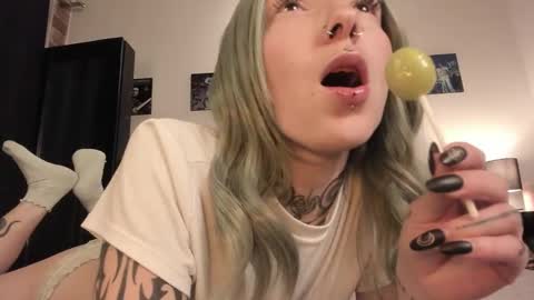 Snapshot of juliet_sourire chatting on 13, 2, 2025 juliet_sourire online show from 13, 2, 2025