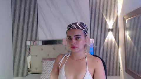 Snapshot of julieta__fox_ chatting on 24, 6, 2026 julieta__fox_ online show from 24, 6, 2026