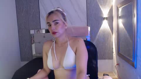 Snapshot of julieta__fox_ chatting on 28, 6, 2026 julieta__fox_ online show from 28, 6, 2026
