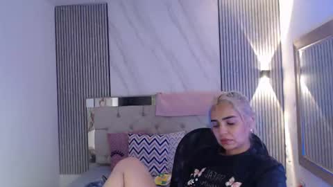 Snapshot of julieta__fox_ chatting on 10, 7, 2026 julieta__fox_ online show from 10, 7, 2026
