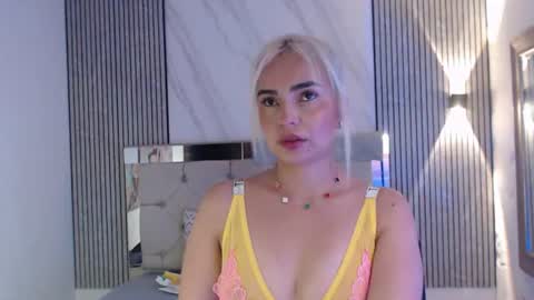 Snapshot of julieta__fox_ chatting on 13, 7, 2026 julieta__fox_ online show from 13, 7, 2026