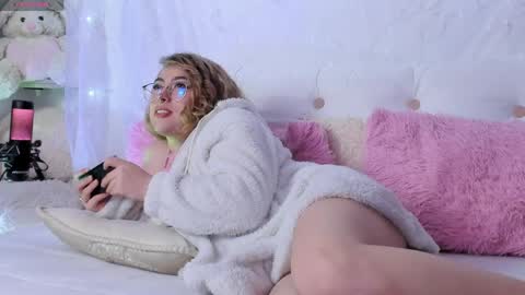 Juli  online show from 15, 4, 2026