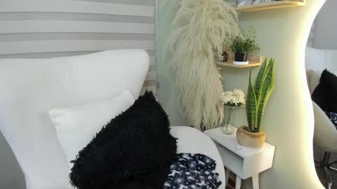 Snapshot of julieta_evans_1 chatting on 17, 4, 2026 Julieta online show from 17, 4, 2026