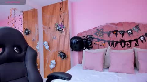     online show from 22, 10, 2025