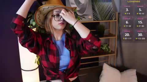 Snapshot of juliettakaniecki chatting on 4, 10, 2025 Mia online show from 4, 10, 2025