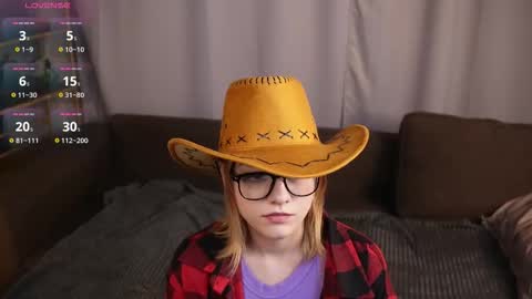 Snapshot of juliettakaniecki chatting on 5, 10, 2025 Mia online show from 5, 10, 2025