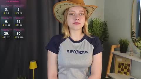 Snapshot of juliettakaniecki chatting on 17, 10, 2025 Mia online show from 17, 10, 2025