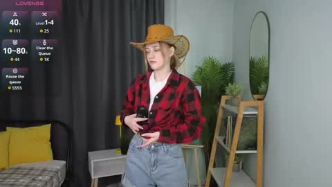 Snapshot of juliettakaniecki chatting on 27, 10, 2025 Mia online show from 27, 10, 2025