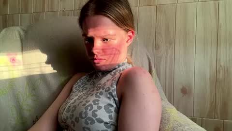 Snapshot of juligwartney chatting on 17, 6, 2026 Malin online show from 17, 6, 2026