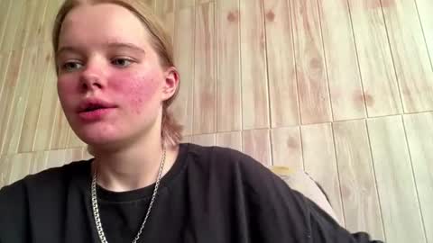 Snapshot of juligwartney chatting on 19, 6, 2026 Malin online show from 19, 6, 2026