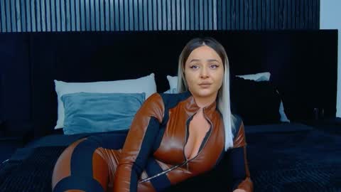 Snapshot of julliamilerrr chatting on 19, 11, 2025 Julia online show from 19, 11, 2025