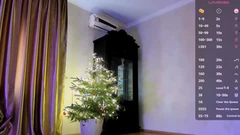 Snapshot of july_slowdive chatting on 16, 1, 2025 Julie online show from 16, 1, 2025