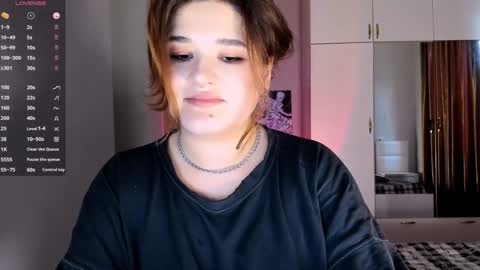 Snapshot of july_slowdive chatting on 6, 2, 2025 Julie online show from 6, 2, 2025