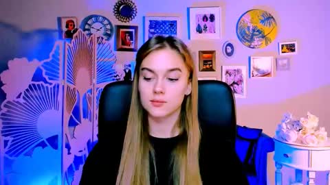 Snapshot of junewoods chatting on 14, 11, 2025 junewoods online show from 14, 11, 2025