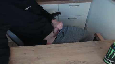 junk2711 online show from 26, 2, 2025